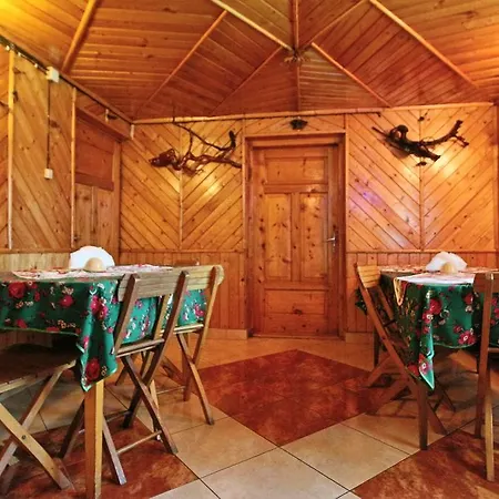 ホームステイ Goscinne Jaworowy ブコビナ・タトシャンスカ